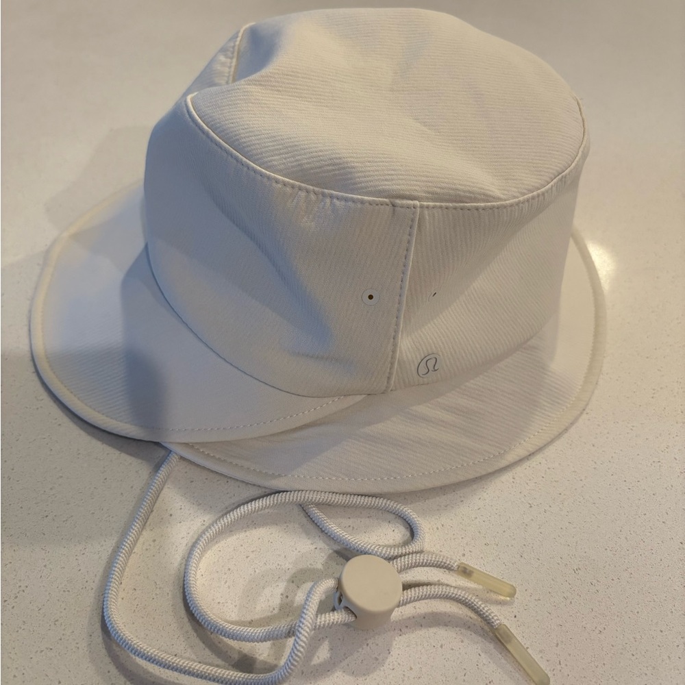 Lululemon Off-White Bucket Hat
